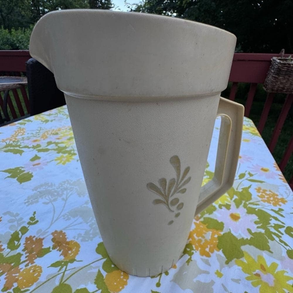 VTG 1970 Tupperware Pitcher 2 Quart Almond Harvest Gold Wheat Beverages Retro